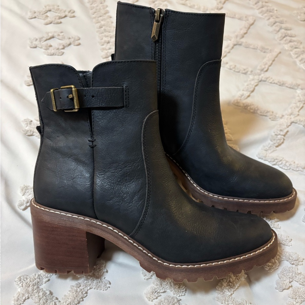 NWOT Crown Vintage Black LEATHER Ankle Boots with Buckle